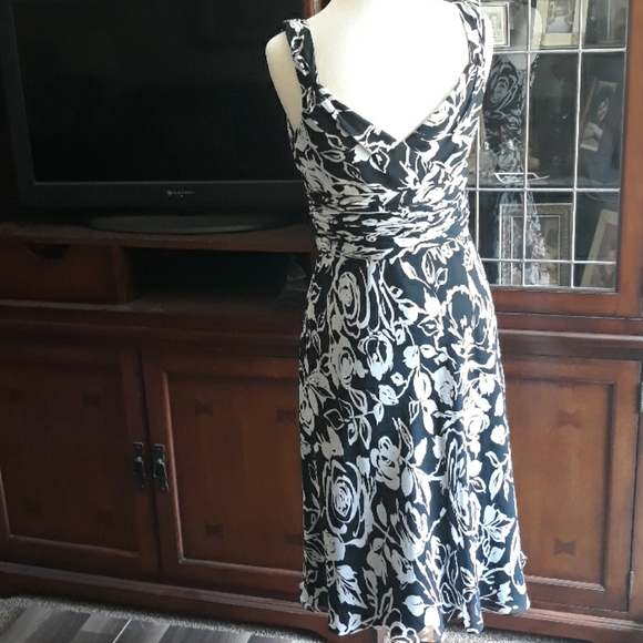 Ann Taylor Sleeveless Black and White Floral Dress - Picture 5 of 8